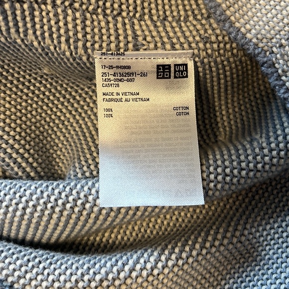 Uniqlo blue/white half sleeve shirt - Picture 3 of 4